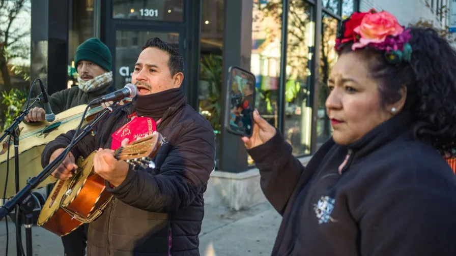 Karen files Enrique singing at a mariachi show